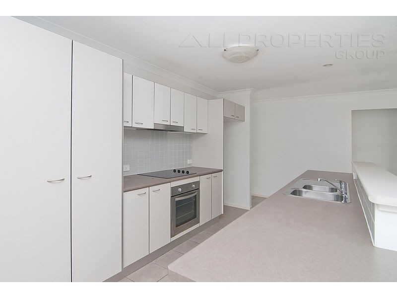 4 PAUL DR, Regents Park QLD 4118