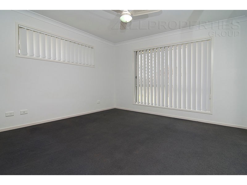 4 PAUL DR, Regents Park QLD 4118