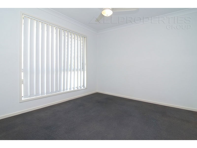 4 PAUL DR, Regents Park QLD 4118