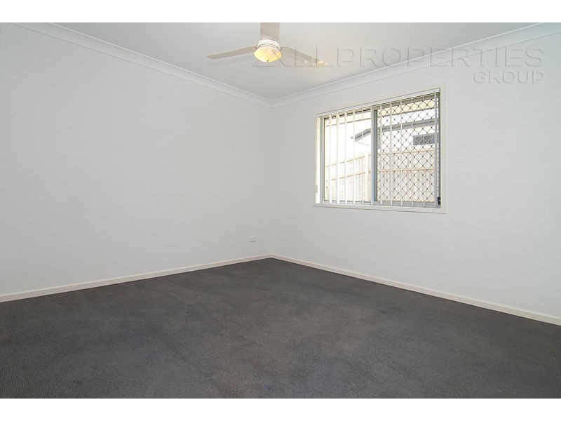 4 PAUL DR, Regents Park QLD 4118