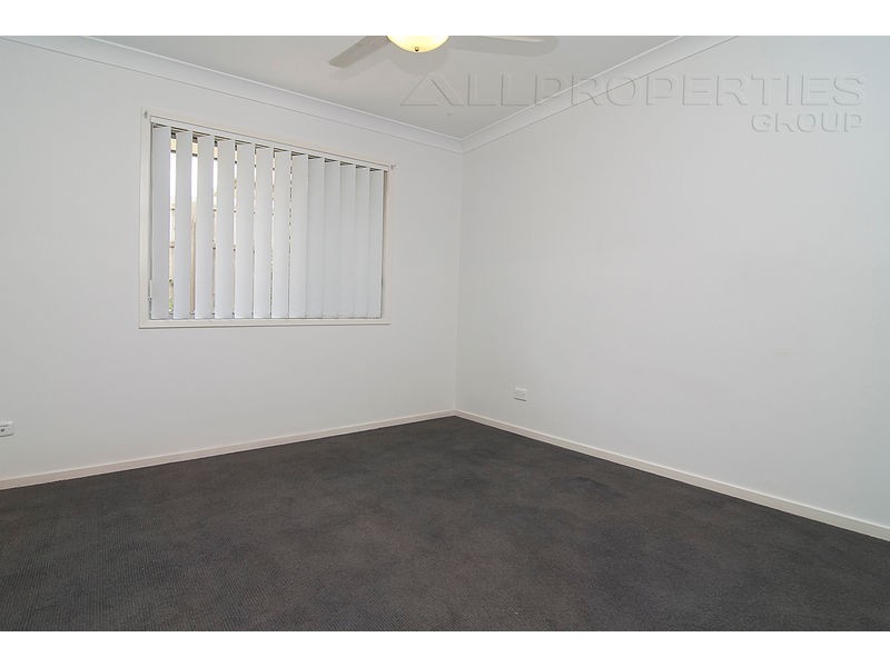 4 PAUL DR, Regents Park QLD 4118