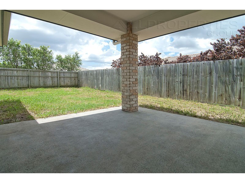 4 PAUL DR, Regents Park QLD 4118