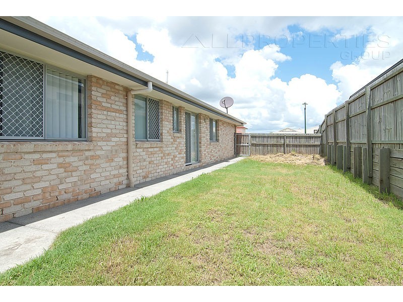 4 PAUL DR, Regents Park QLD 4118