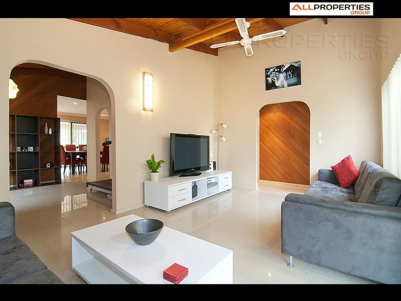 95 FLINDERS CR, Boronia Heights QLD 4124