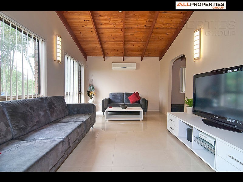 95 FLINDERS CR, Boronia Heights QLD 4124