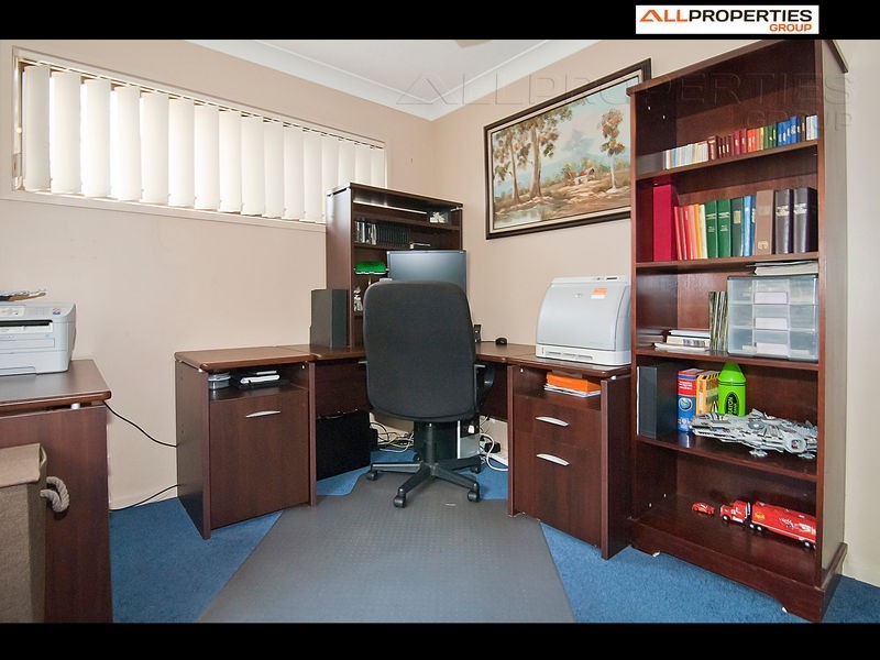 95 FLINDERS CR, Boronia Heights QLD 4124