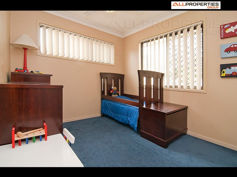 95 FLINDERS CR, Boronia Heights QLD 4124