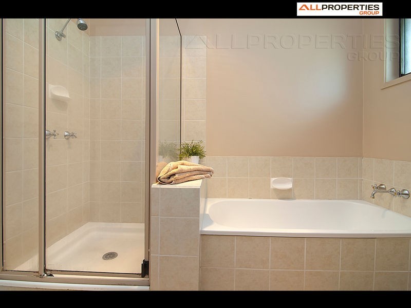 95 FLINDERS CR, Boronia Heights QLD 4124