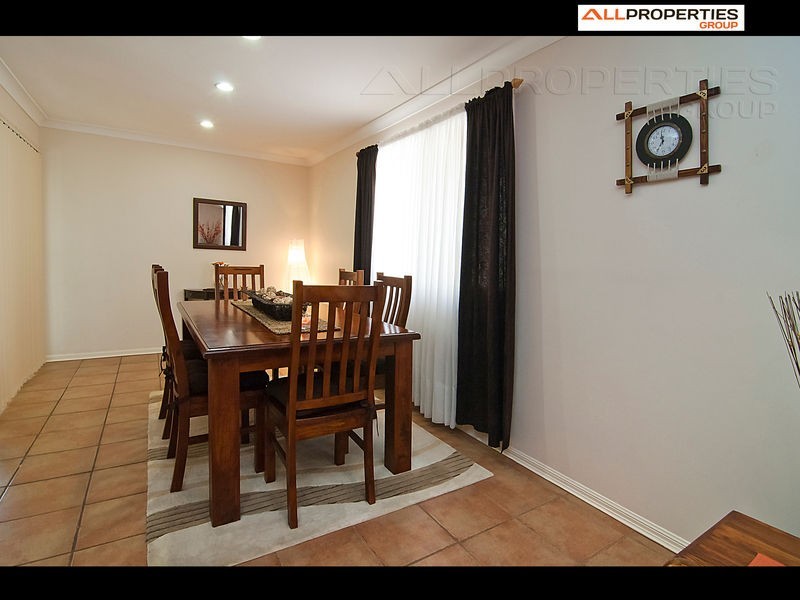 66 VANSITTART RD, Regents Park QLD 4118