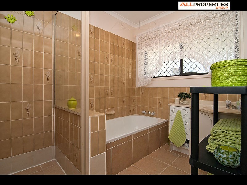 66 VANSITTART RD, Regents Park QLD 4118