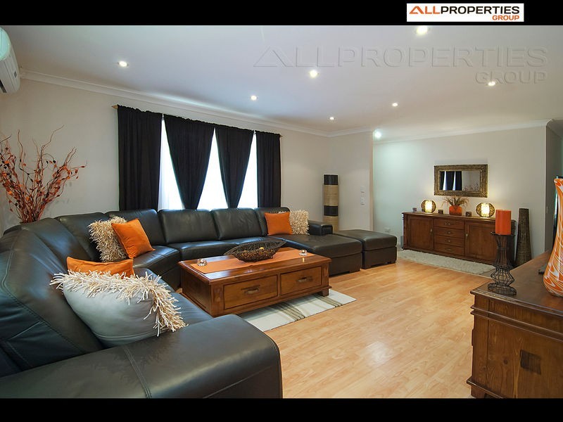 66 VANSITTART RD, Regents Park QLD 4118