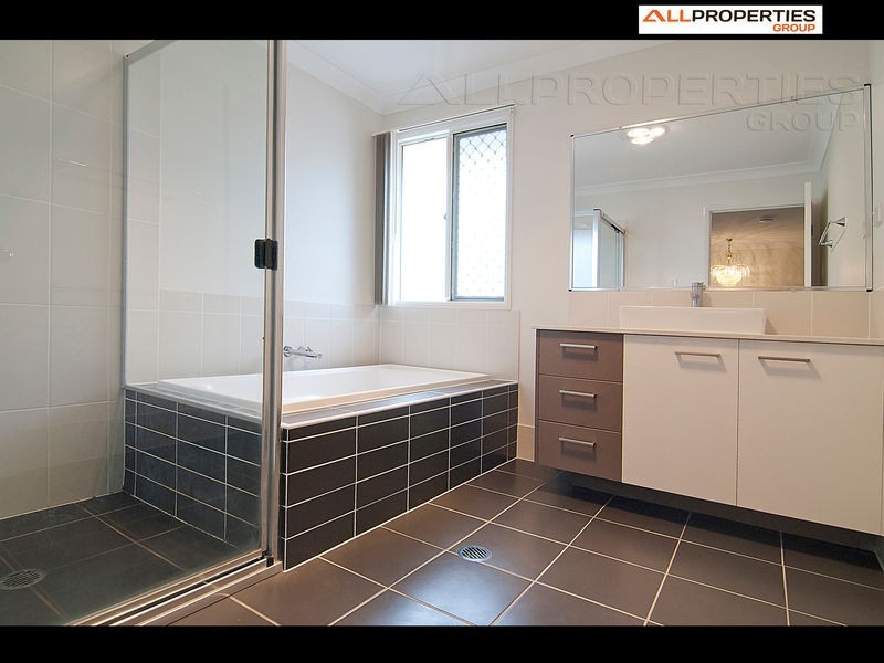 4 Casuarina Circuit, Heathwood QLD 4110