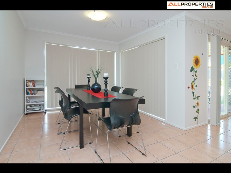 8 Oakview St, Parkinson QLD 4115