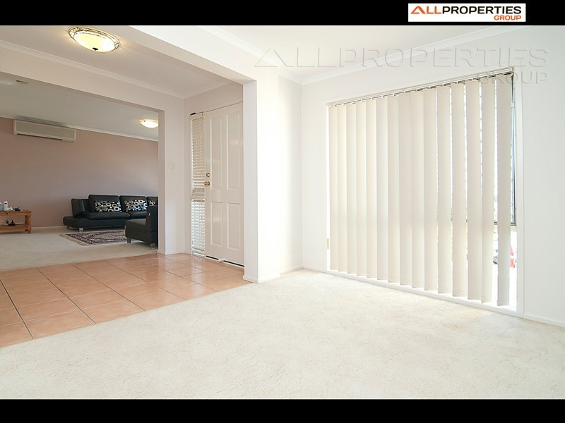 8 Oakview St, Parkinson QLD 4115