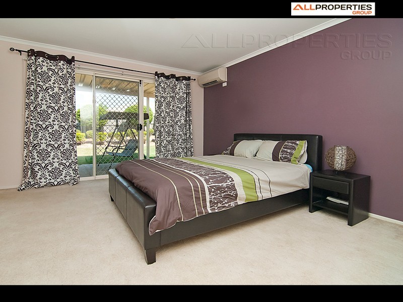 8 Oakview St, Parkinson QLD 4115