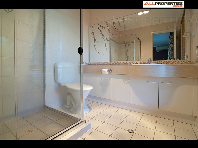 8 Oakview St, Parkinson QLD 4115