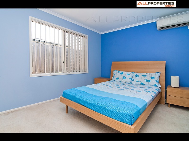 8 Oakview St, Parkinson QLD 4115