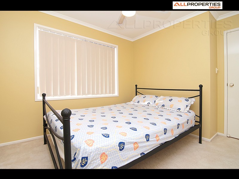 8 Oakview St, Parkinson QLD 4115