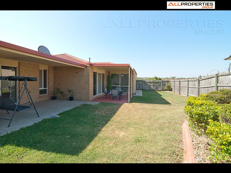 8 Oakview St, Parkinson QLD 4115