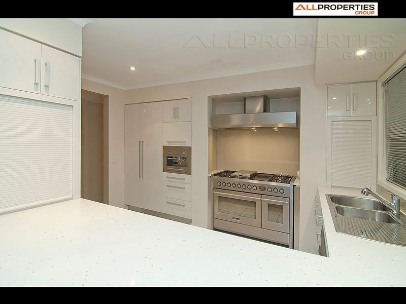 8 Kadgo Place, Westlake QLD 4074