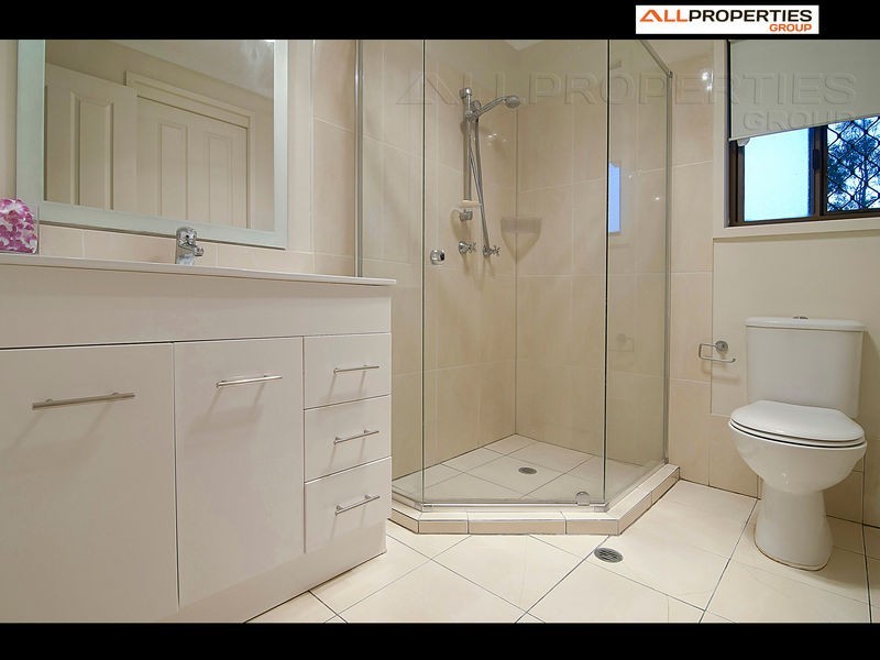 8 Kadgo Place, Westlake QLD 4074