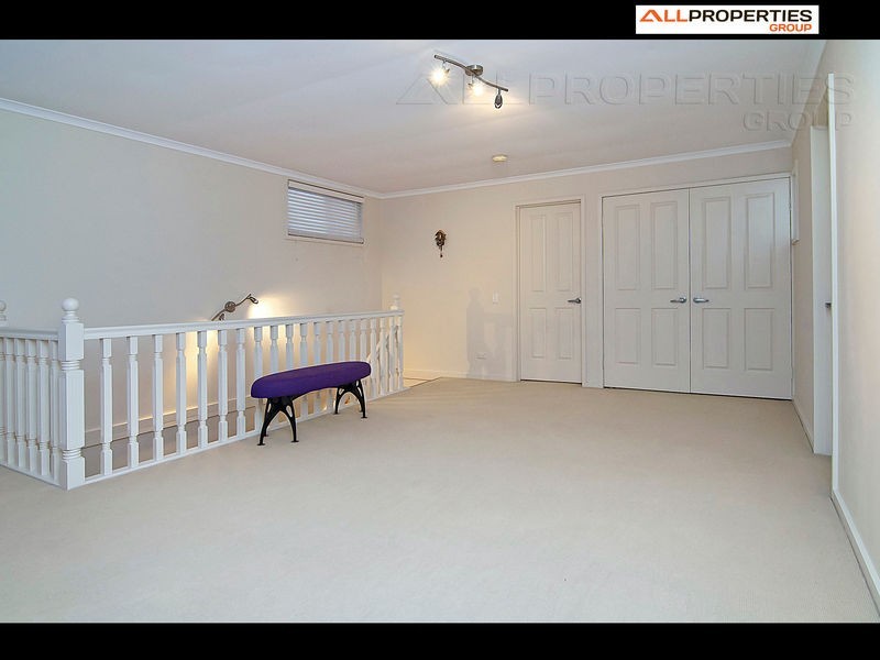 8 Kadgo Place, Westlake QLD 4074