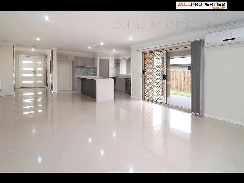 16 Dily Street, Hillcrest QLD 4118