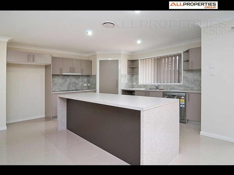 16 Dily Street, Hillcrest QLD 4118