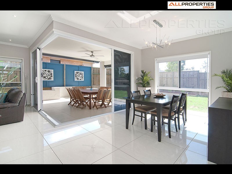 34 Sandalwood St, Heathwood QLD 4110