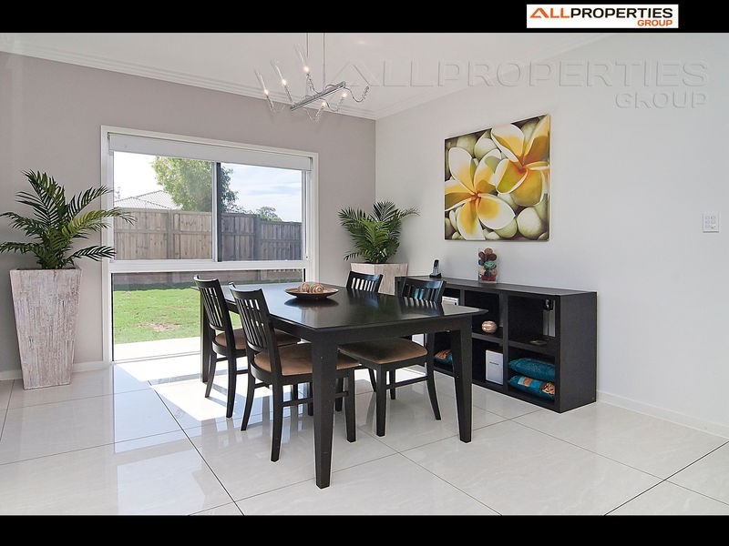 34 Sandalwood St, Heathwood QLD 4110