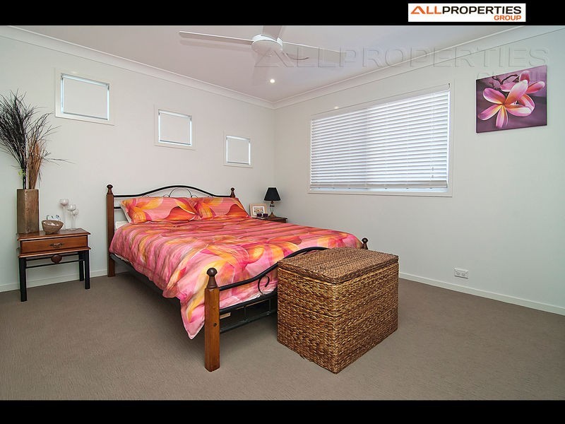 34 Sandalwood St, Heathwood QLD 4110
