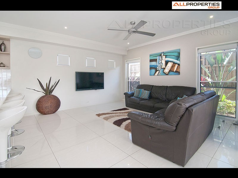 34 Sandalwood St, Heathwood QLD 4110