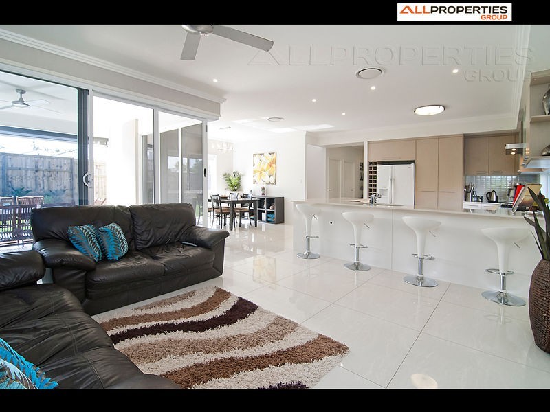 34 Sandalwood St, Heathwood QLD 4110