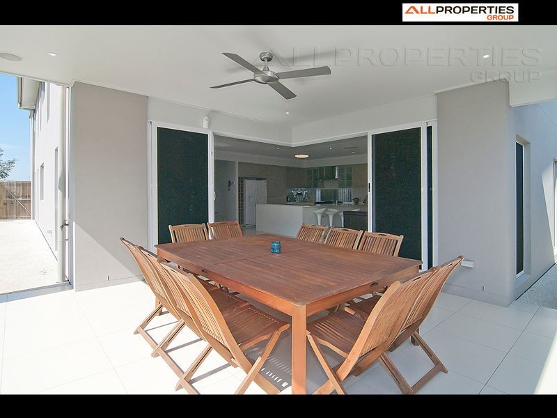 34 Sandalwood St, Heathwood QLD 4110