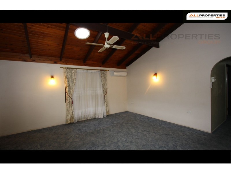 8 Thoms Crescent, Mount Warren Park QLD 4207