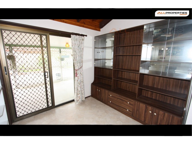 8 Thoms Crescent, Mount Warren Park QLD 4207