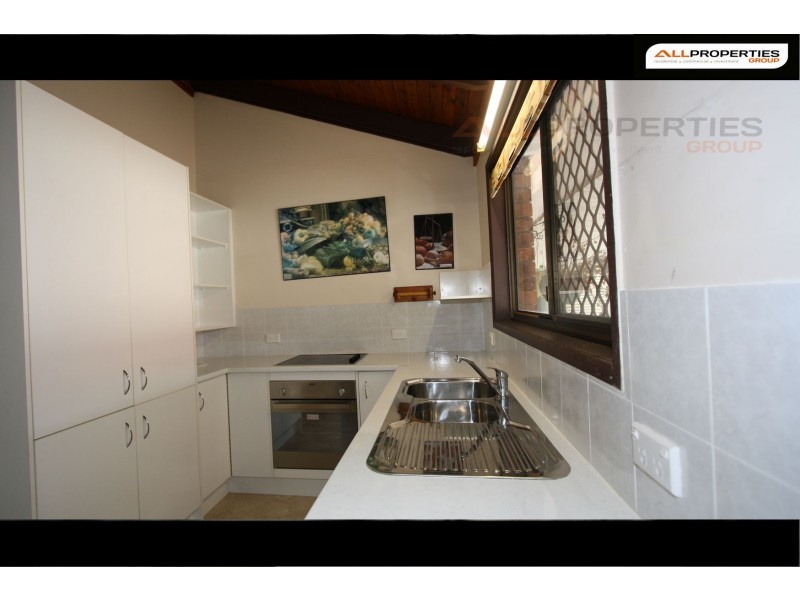 8 Thoms Crescent, Mount Warren Park QLD 4207