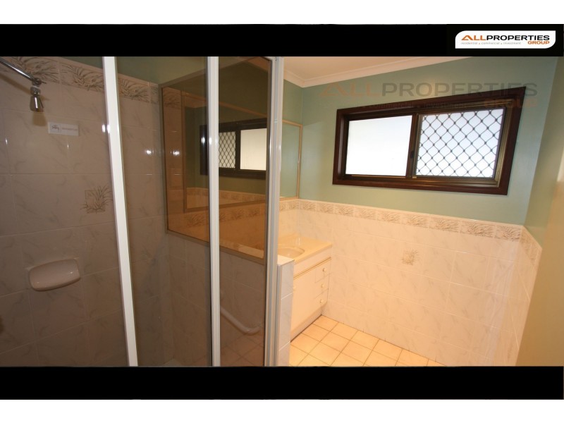 8 Thoms Crescent, Mount Warren Park QLD 4207