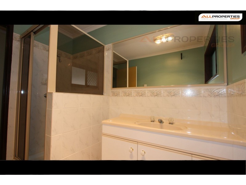 8 Thoms Crescent, Mount Warren Park QLD 4207