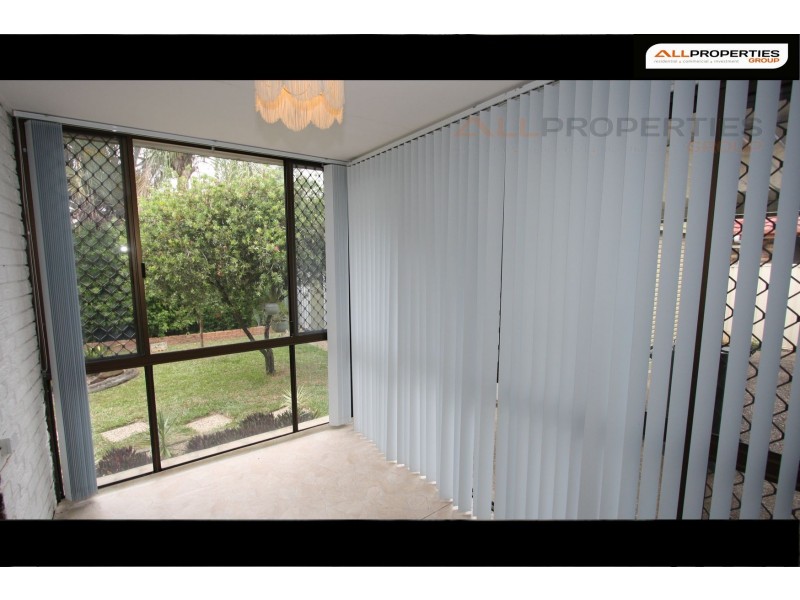 8 Thoms Crescent, Mount Warren Park QLD 4207