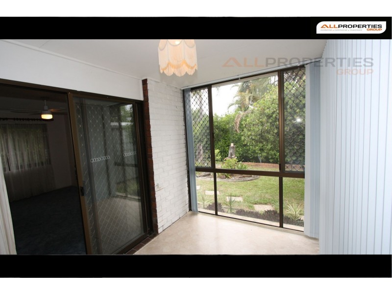 8 Thoms Crescent, Mount Warren Park QLD 4207