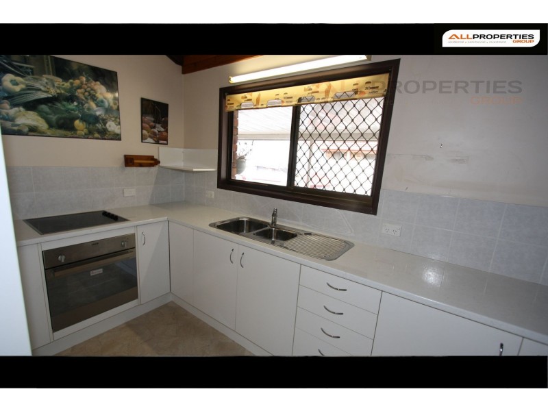 8 Thoms Crescent, Mount Warren Park QLD 4207