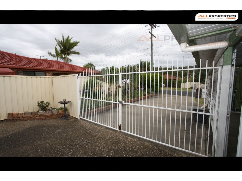 8 Thoms Crescent, Mount Warren Park QLD 4207