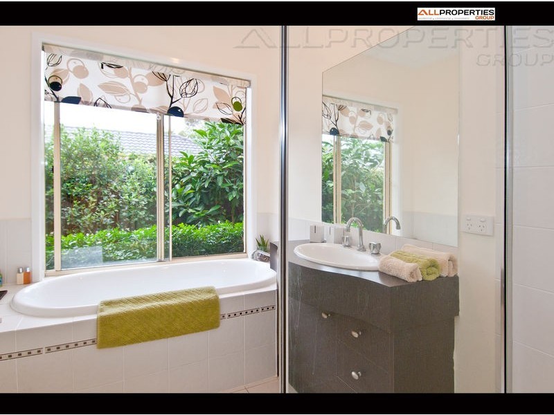 5  Amamoor court, Forest Lake QLD 4078