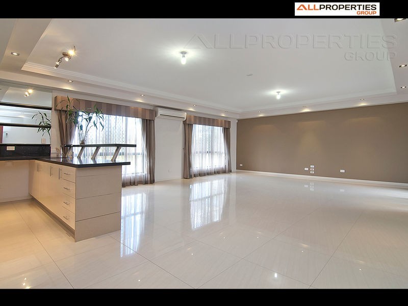 6 Cobourg St, Forest Lake QLD 4078