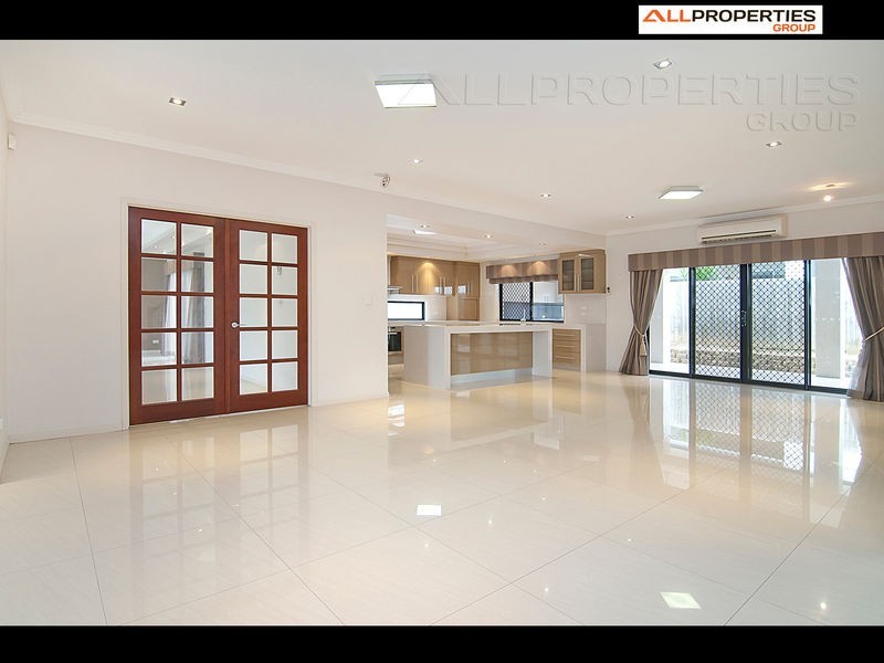 6 Cobourg St, Forest Lake QLD 4078