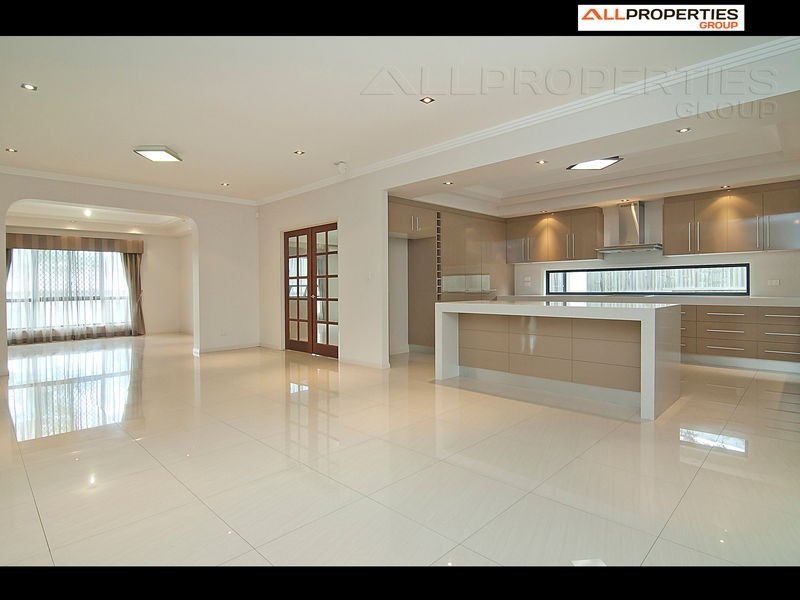 6 Cobourg St, Forest Lake QLD 4078