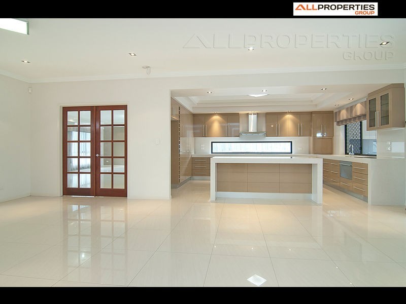 6 Cobourg St, Forest Lake QLD 4078