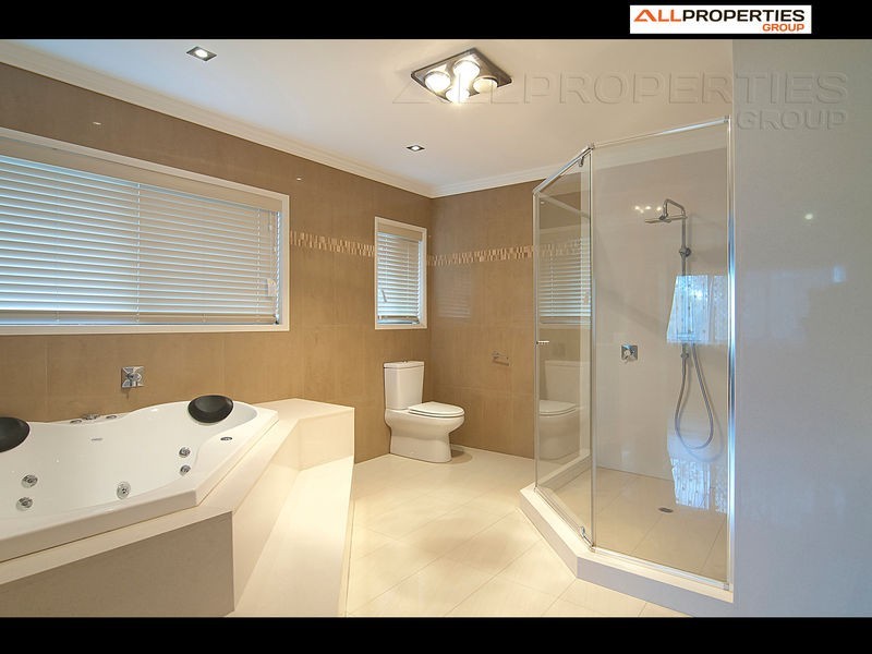 6 Cobourg St, Forest Lake QLD 4078