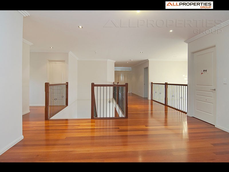 6 Cobourg St, Forest Lake QLD 4078